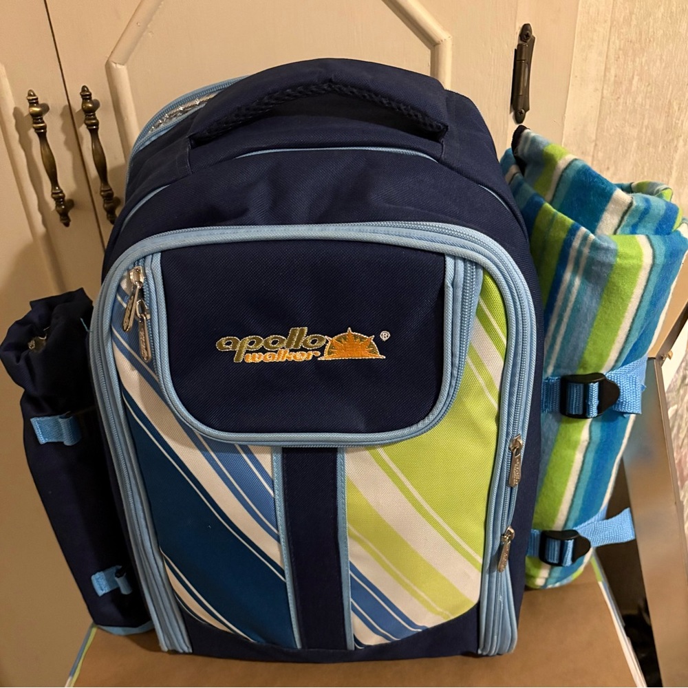 NWT Apollo Walker 4 Person Picnic Backpack 
Stripes